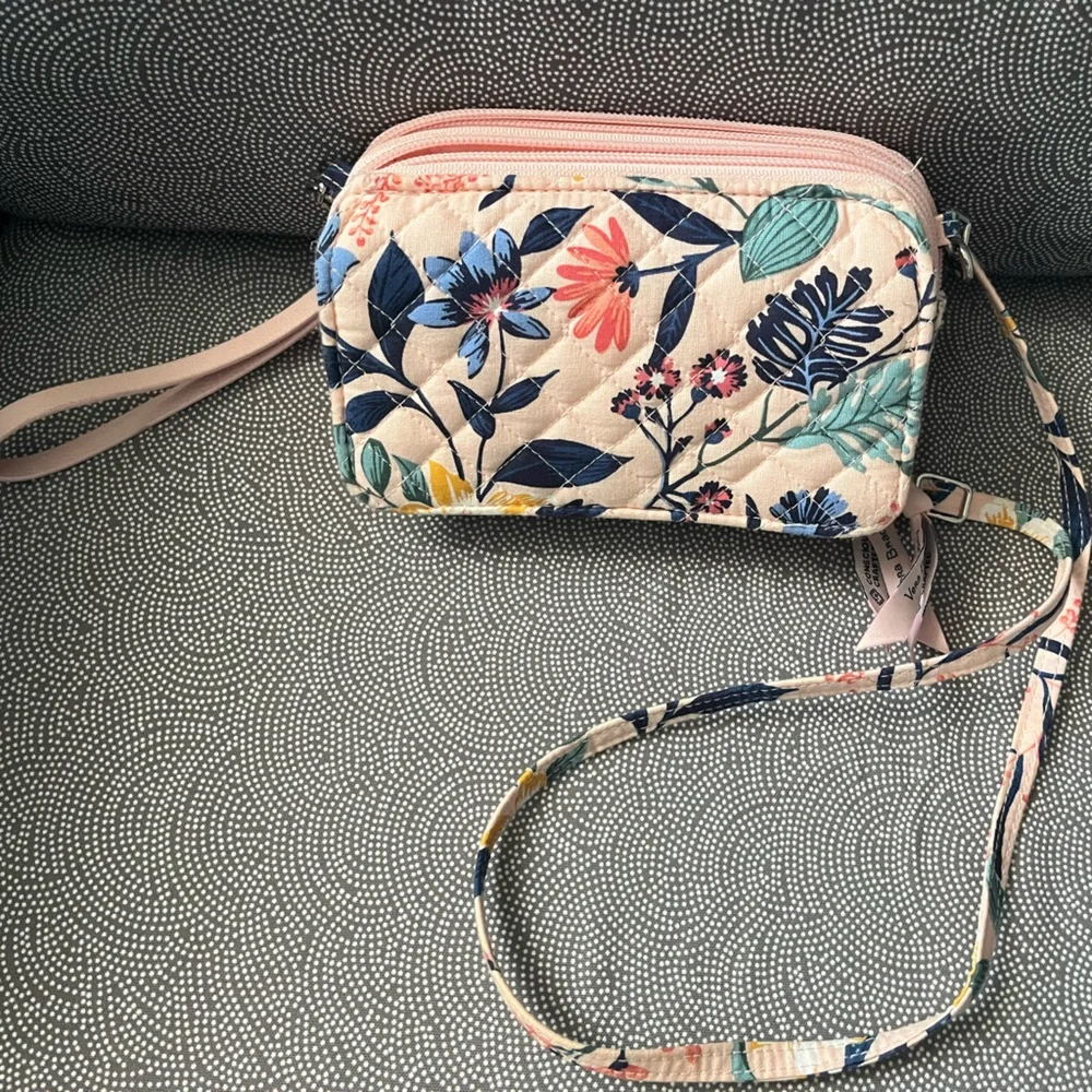 Vera Bradley Floral Print Wristlet Clutch *Make an Offer or Bundle*